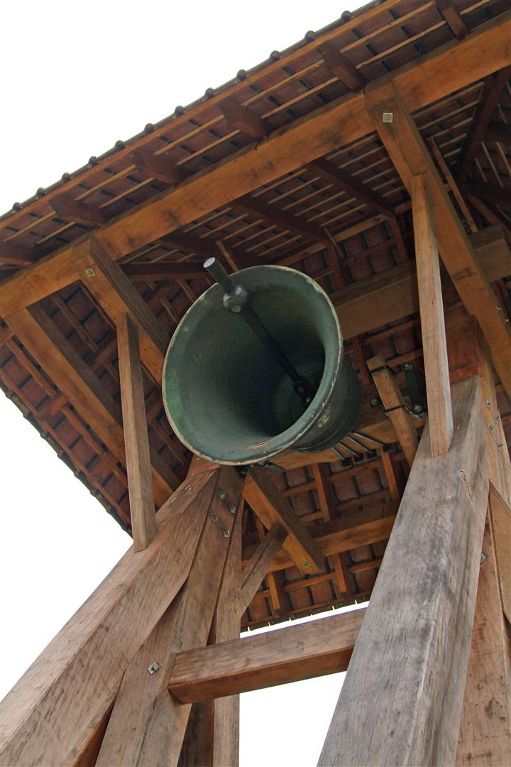 Haulerwijk-klokkenstoel-vliegende-klepel-Large